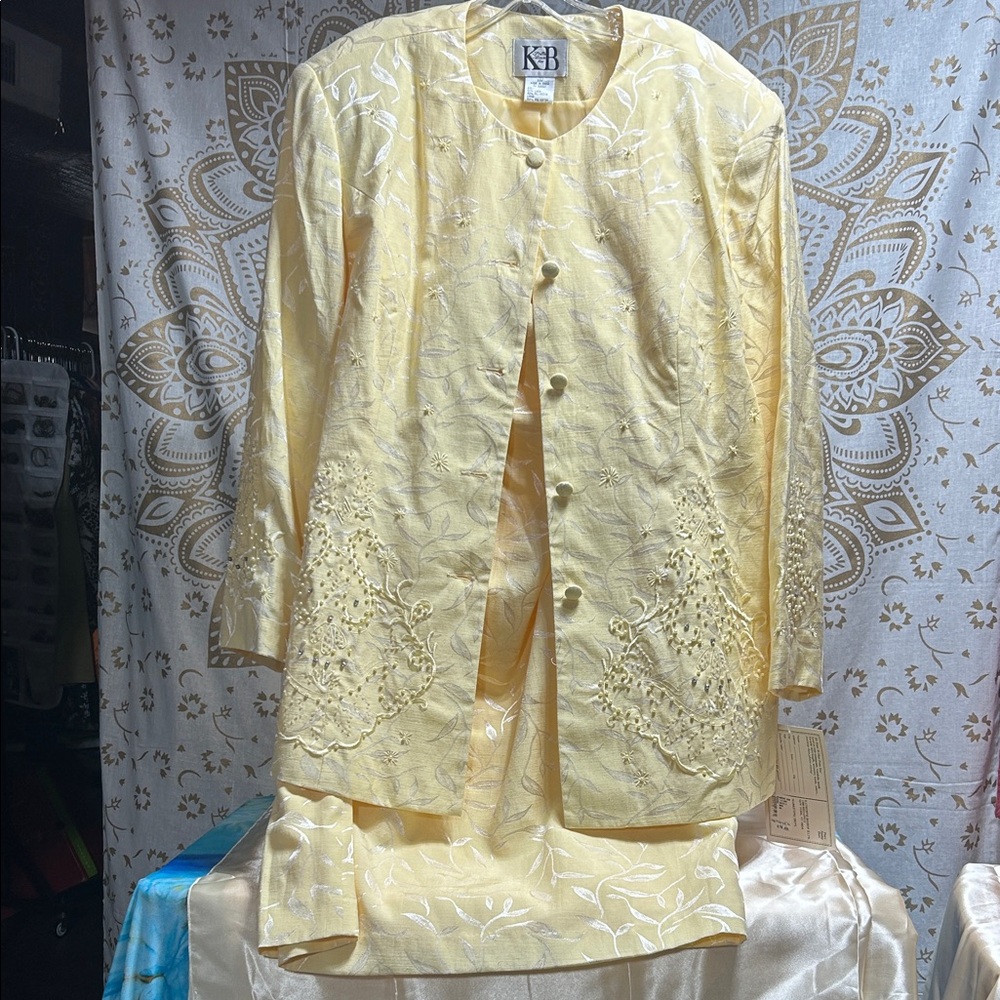 NWT Vintage Elegant Yellow Embroidered and embellished Jacket and Skirt Suit